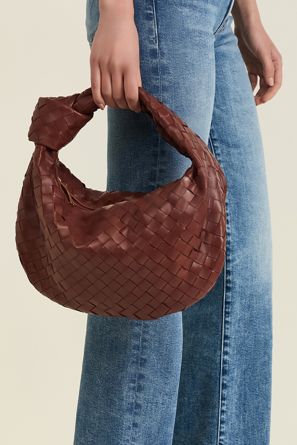 תמונת כל הלוק של תיק